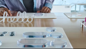 Apple Liquid Glass Tinted option interface customization on iOS and macOS