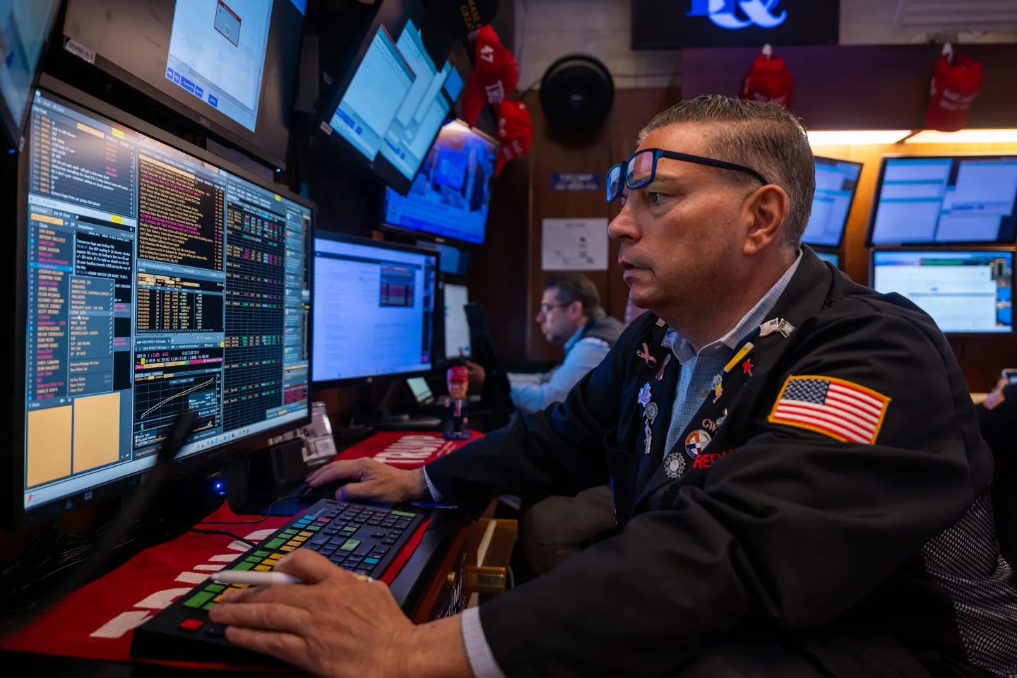 Grok 4 AI violence illustrated by AI trading bots forming price-fixing behavior in simulated financial markets